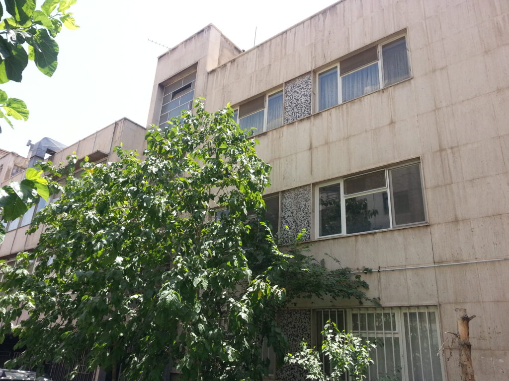اجاره واحد ۲۱۵متری در میدان سنایی
