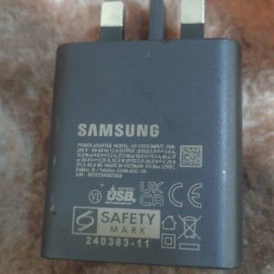 شارژر شارژر دو سر تایپ سی ۲ عدد رم کامپیوتر ddr2 ۸۰۰ مگاهرتز یک عدد مانیتور سامسونگ