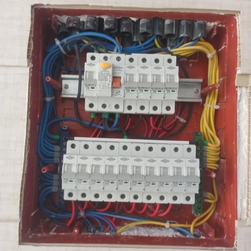 برق کار برقکار  تعمیرات برق اتصالی